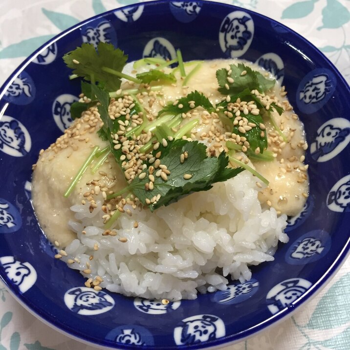 三つ葉と白ごまトッピング(*^^*)とろろご飯☆